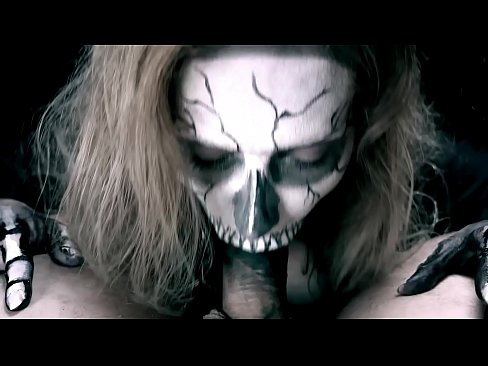 ❤️ Demonsko dekle sesa kurca s svojimi črnimi usti in pogoltne spermo. ️ Anal video pri nas